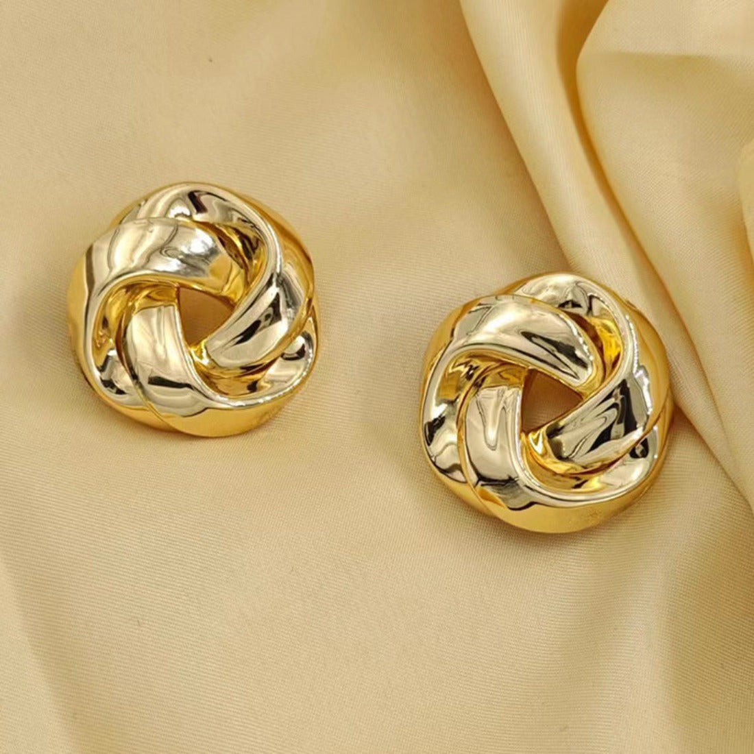 Gold knot earrings